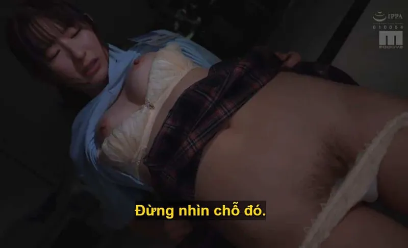 Ông sếp lập mưu xxx cô nhân viên dưới quyền kiêu kỳ lười nhác, suốt ngày bận rộn tán gẫu với người yêu.